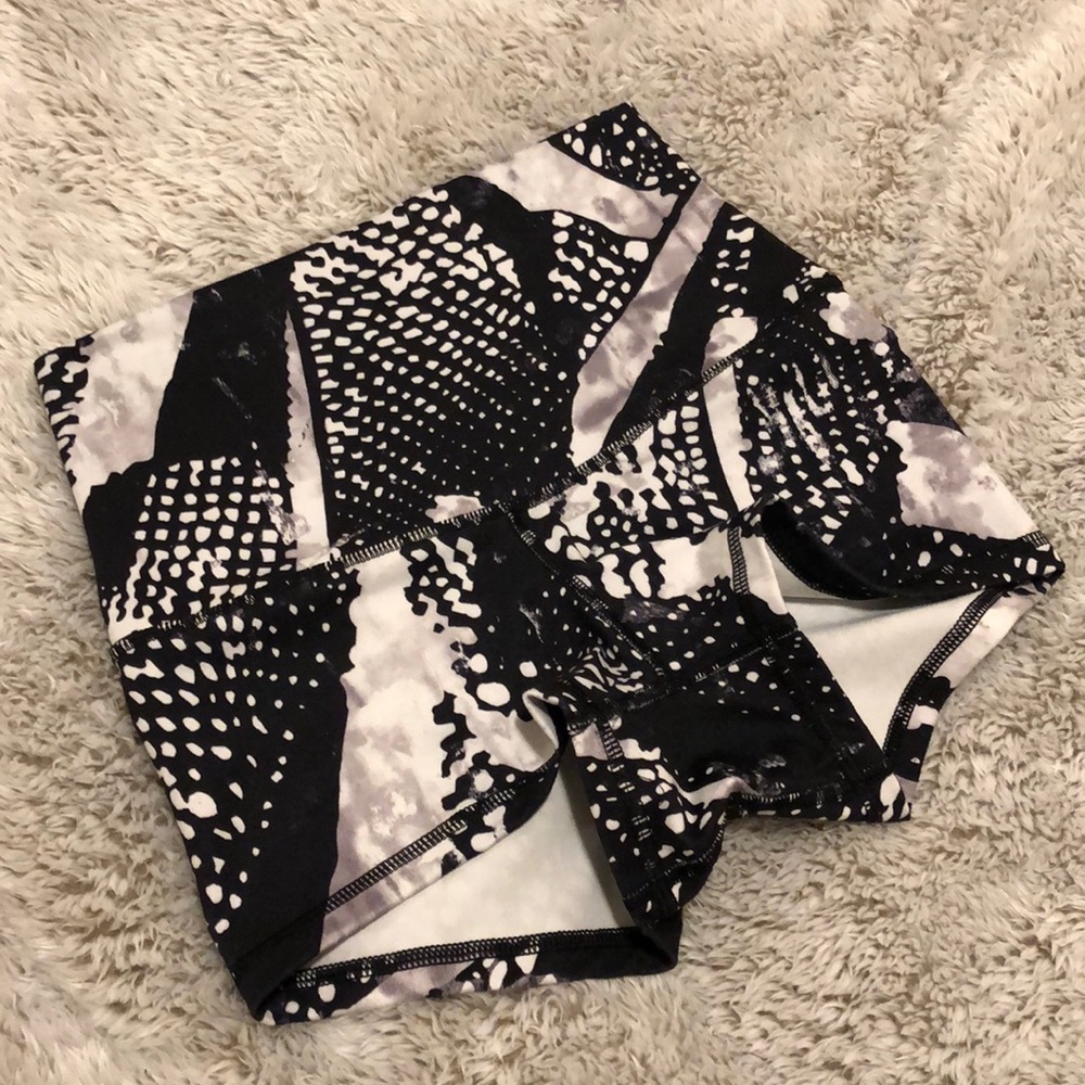 Short Lululemon Lycra Shorts (Size 4)